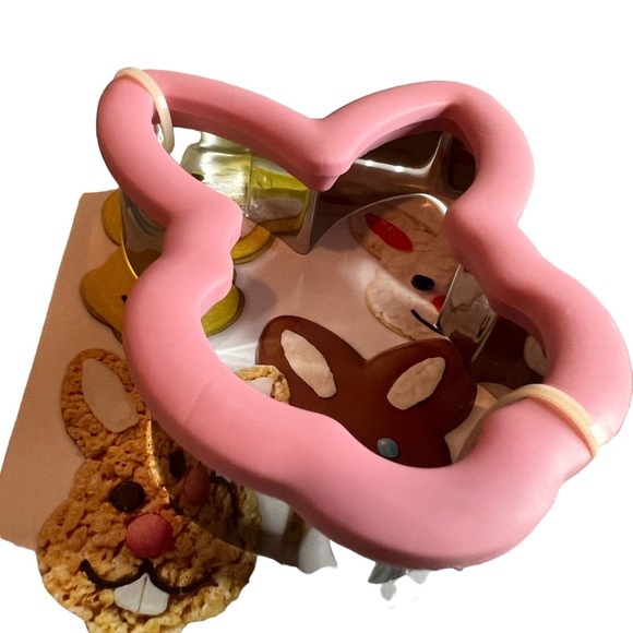 Wilson Comfort Grip Cutter Set Bunny & Butterfly PRICE DROPPED HALF OFF! - Picture 12 of 15